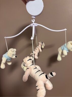Lambs & Ivy Winnie the Pooh Mobile and 3 Piece Crib Set